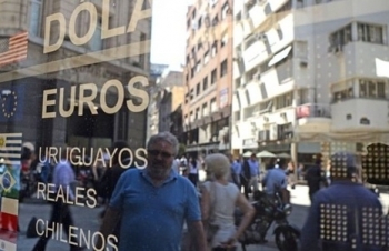 Argentina nâng lãi suất lên 60%