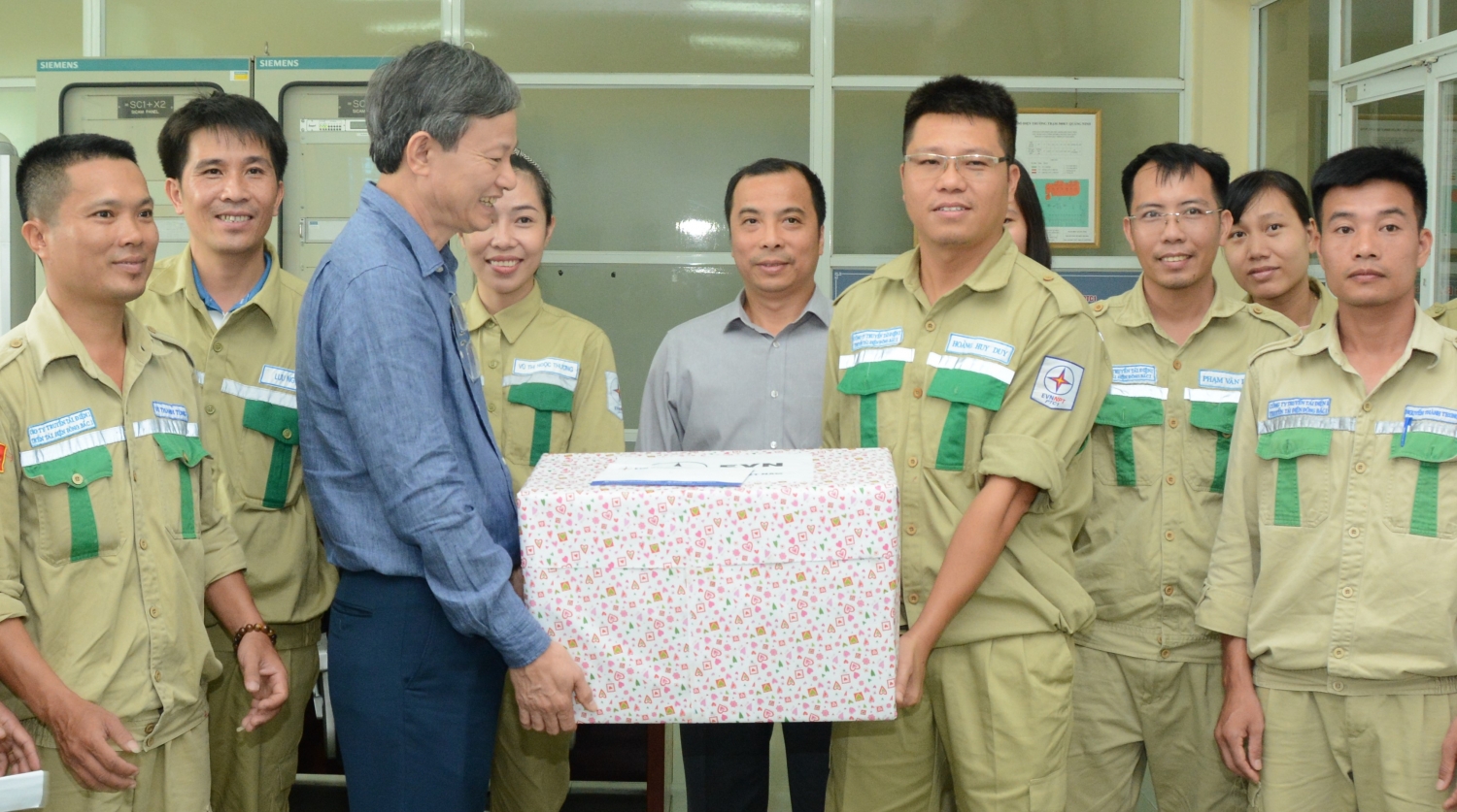 Tổng giám đốc EVN kiểm tra công tác ứng phó bão số 3 tại Trạm 500 kV Quảng Ninh