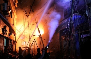 Cháy khu ổ chuột ở Bangladesh, 50.000 người mất nhà cửa