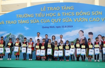 Trẻ em Quảng Ninh đón nhận ngôi trường mới từ Chủ tịch Quốc hội và hơn 71 ngàn ly sữa từ Quỹ sữa Vươn cao Việt Nam