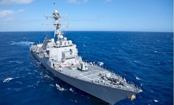 Tàu chiến Mỹ áp sát đảo nhân tạo phi pháp của Trung Quốc ở Trường Sa