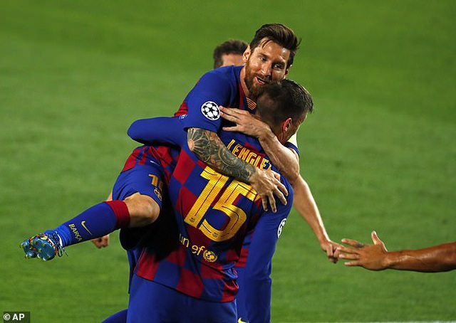 Messi rực sáng, Barcelona hạ Napoli và tiến vào tứ kết Champions League
