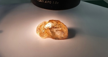 Đào được viên kim cương màu hàng trăm triệu năm tuổi, lớn nhất ở Nga