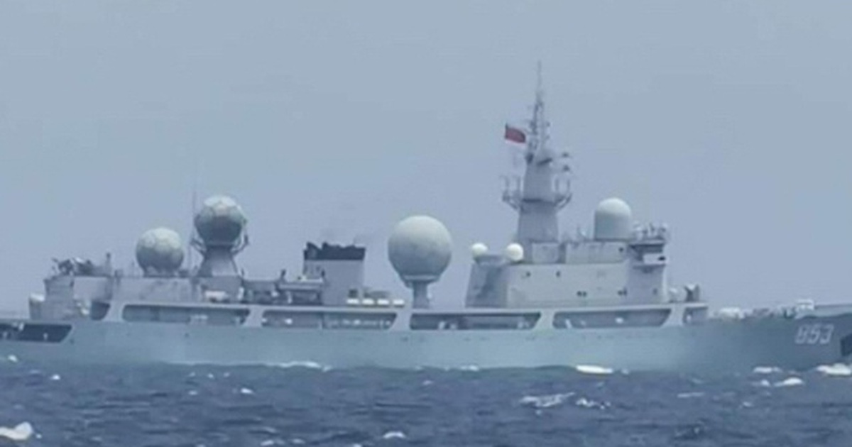 Tàu Trung Quốc bị "tố" khiêu khích để hải quân Philippines nổ súng trước