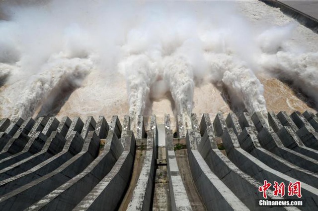 Đập Tam Hiệp (Trung Quốc) gánh lưu lượng lũ lớn nhất từ đầu năm