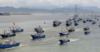 Tàu cá Trung Quốc ồ ạt tràn xuống Biển Đông sau thời hạn cấm đánh bắt