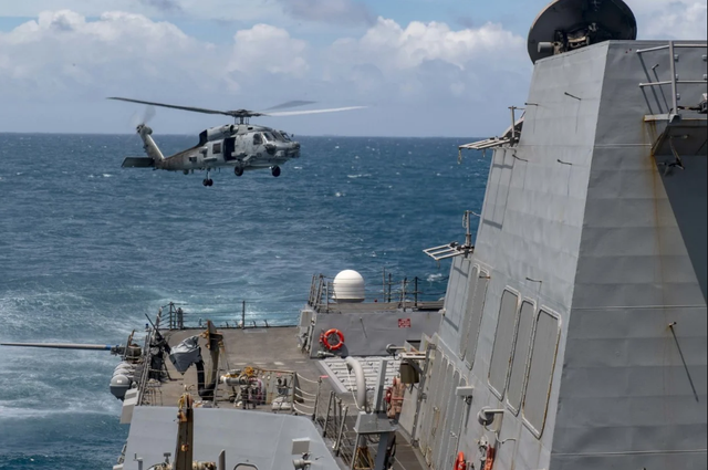Trung Quốc cảnh báo cứng rắn khi Mỹ điều tàu chiến qua eo biển Đài Loan