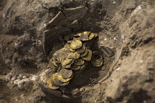 Israel phát hiện kho tiền vàng cổ niên đại nghìn năm cực hiếm