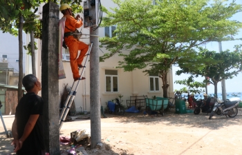 Niềm vui của người dân xã đảo Nhơn Châu khi sử dụng điện lưới quốc gia