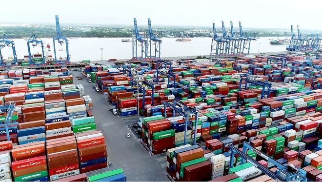 TPHCM: Cảng Cát Lái sắp quá tải vì hàng tồn bãi - 2