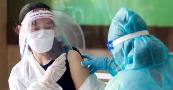 Người nước ngoài ở  TPHCM được tiêm vắc xin: Chúng tôi vui mừng và biết ơn