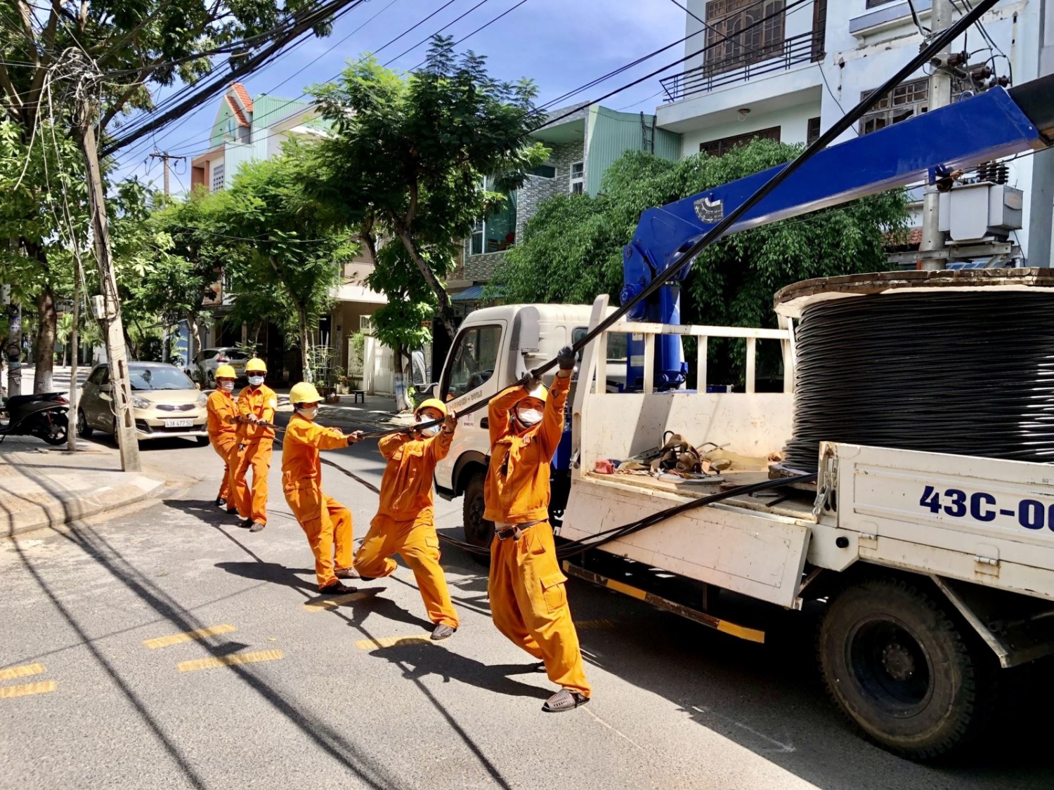 Thợ điện “mùa dịch”