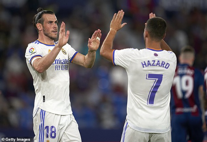 Real Madrid suýt trắng tay trong trận cầu mưa bàn thắng - 1