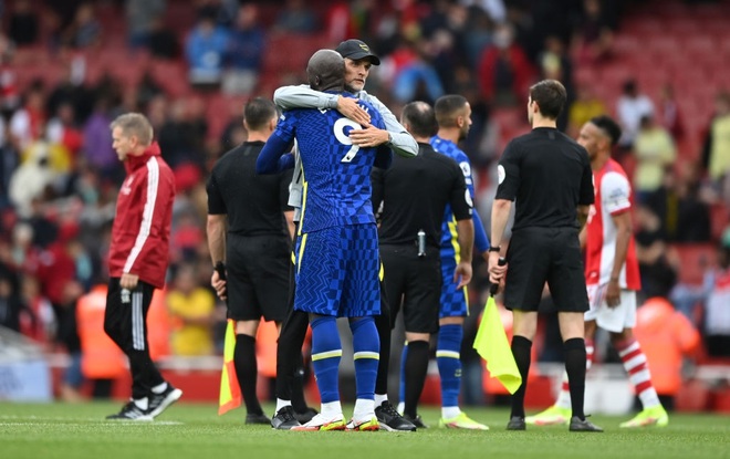 Lukaku tỏa sáng rực rỡ, Chelsea lên đầu bảng Premier League - 14