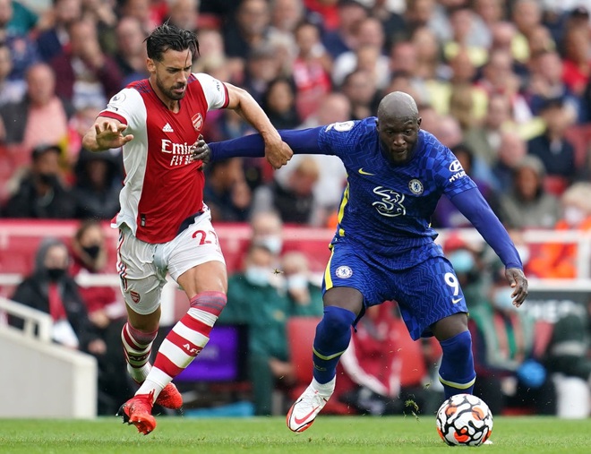 Lukaku tỏa sáng rực rỡ, Chelsea lên đầu bảng Premier League - 6