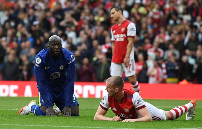 Lukaku tỏa sáng rực rỡ, Chelsea lên đầu bảng Premier League - 13
