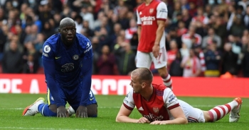 Lukaku tỏa sáng rực rỡ, Chelsea lên đầu bảng Premier League