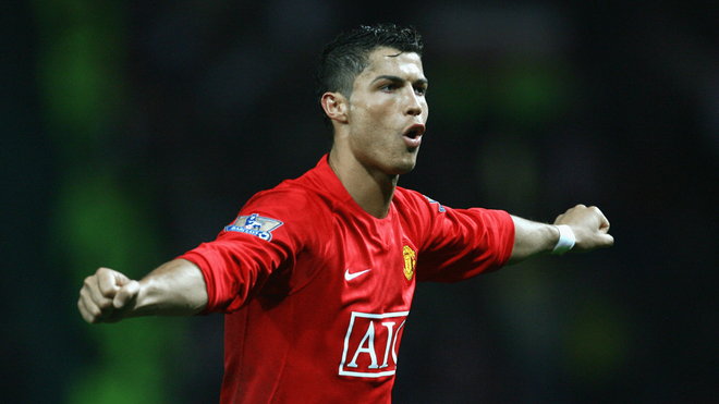 Choáng với mức lương siêu khủng C.Ronaldo nhận được ở Man Utd - 1