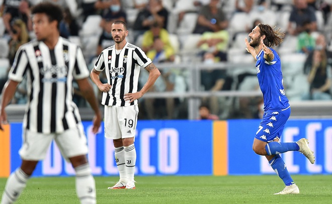 Vừa chia tay C.Ronaldo, Juventus bất ngờ thua sốc trước tí hon - 1