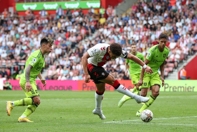 Fernandes tỏa sáng, Man Utd thắng nhẹ trên sân Southampton - 1