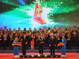 SeABank nhận giải thưởng Sao Vàng Đất Việt 2013