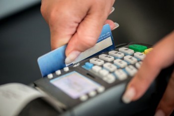 Những người nên tránh xa thẻ tín dụng