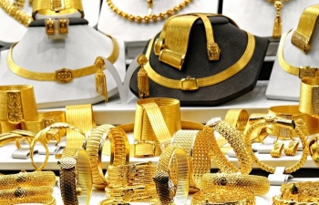 Giá vàng SJC tăng vọt lên sát ngưỡng 43 triệu đồng/lượng