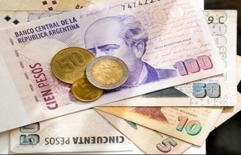 Tiền tệ của các thị trường mới nổi mất giá dây chuyền vì khủng hoảng Argentina