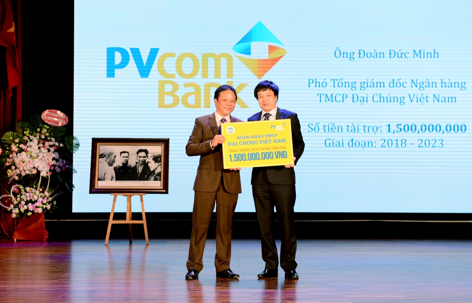 PVcomBank trao học bổng 1,5 tỷ đồng cho sinh viên ĐH Kinh tế Quốc dân