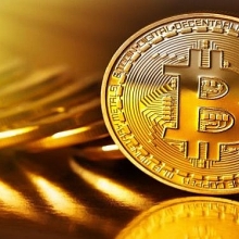 gia bitcoin vuot 10000 usd sau hon mot nam