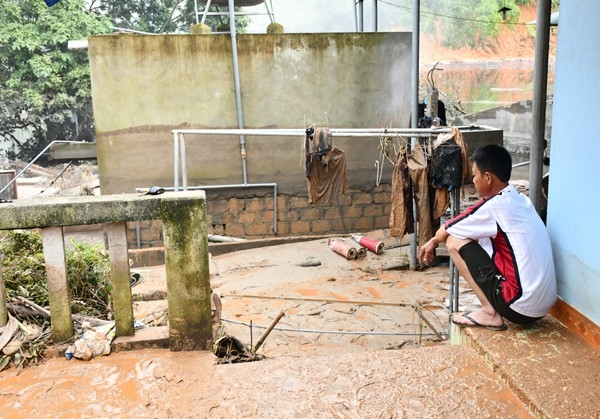 Vỡ đập chứa nhà máy DAP số 2 Lào Cai: Hỗ trợ mỗi hộ dân 5 triệu đồng