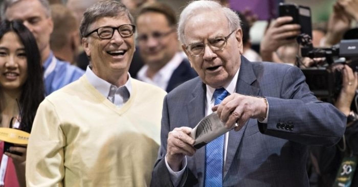 Warren Buffett dạy Bill Gates quản lý thời gian bằng cuốn sổ tay lịch làm việc trống trơn