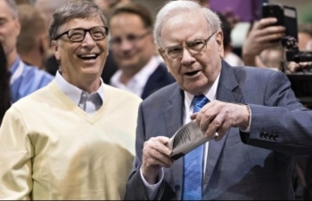 Warren Buffett dạy Bill Gates quản lý thời gian bằng cuốn sổ tay lịch làm việc trống trơn
