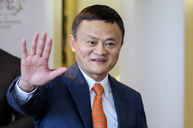 Ông Putin hỏi Jack Ma: “Còn trẻ thế, sao đã nghỉ hưu?”