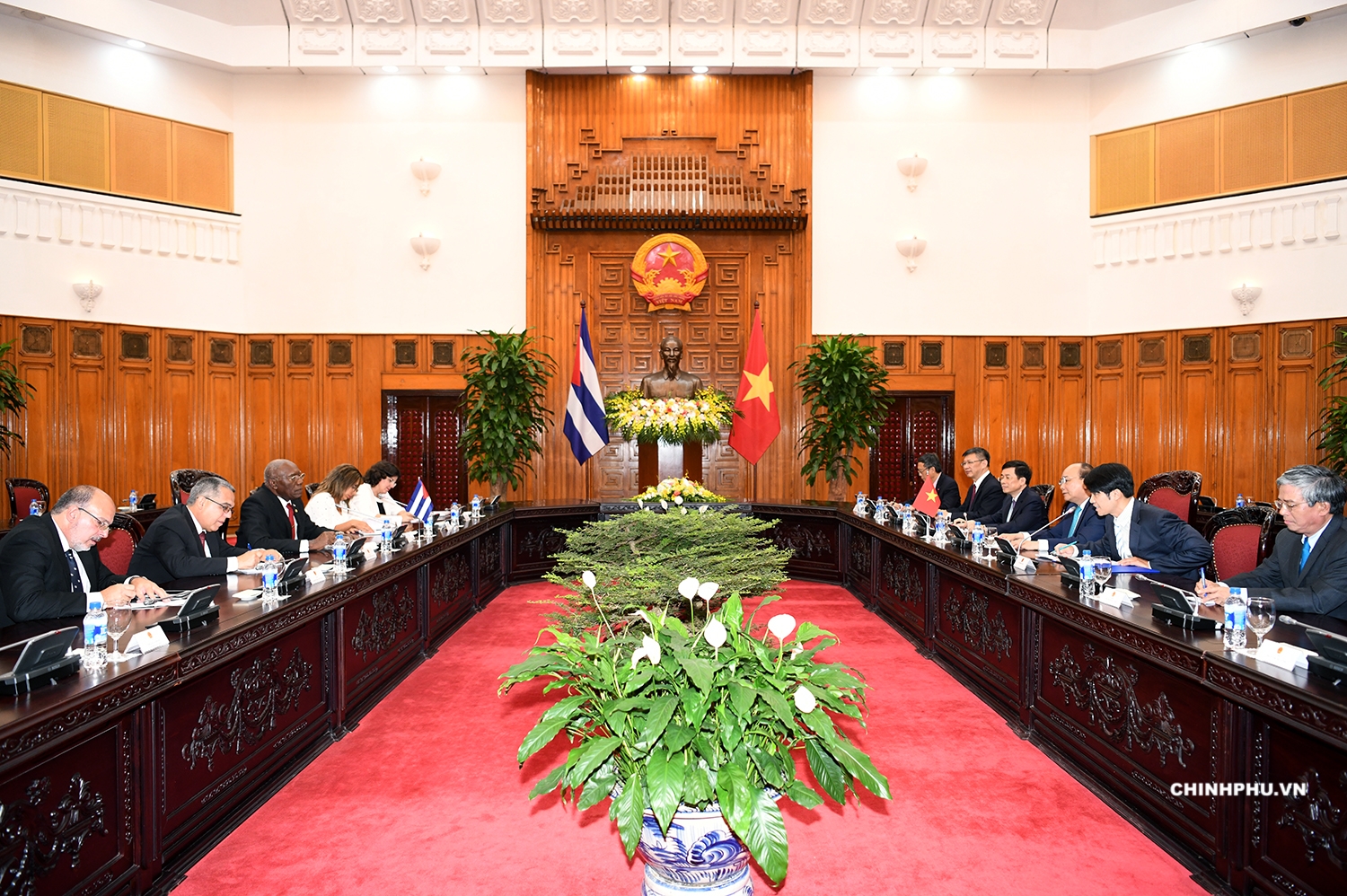Thủ tướng tiếp Phó Chủ tịch thứ nhất Hội đồng Nhà nước và Hội đồng Bộ trưởng Cuba