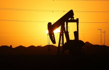 Giá dầu thế giới 14/9: Thông tin nguồn cung dồi dào kéo giá dầu đi xuống