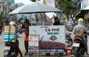 Nở rộ cà phê xe đẩy 'sạch' trên vỉa hè Sài Gòn