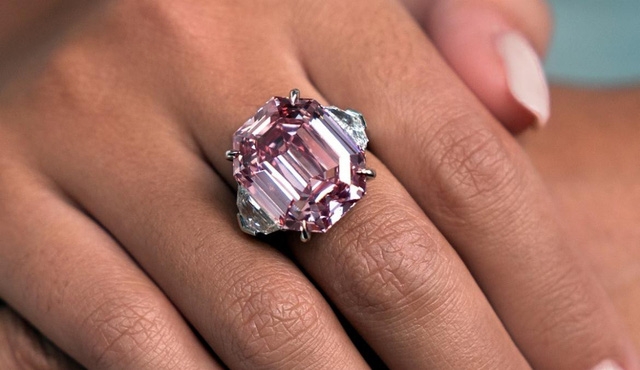 Chiêm ngưỡng viên kim cương hồng 19 cara giá 1,2 nghìn tỷ đồng