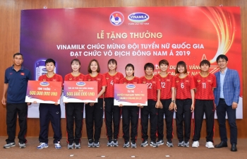 Vinamilk trao thưởng chúc mừng Đội tuyển bóng đá nữ quốc gia vô định Đông Nam Á 2019