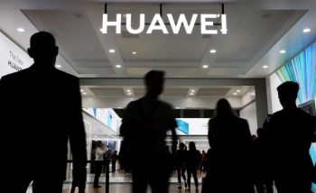 Mỹ truy tố giáo sư Trung Quốc trong "phát súng" mới nhất nhằm vào Huawei