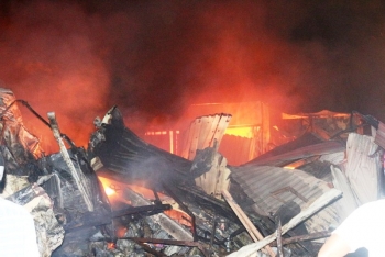 Vài chục tỷ đồng ra tro sau đám cháy lớn ở chợ Mộc Bài