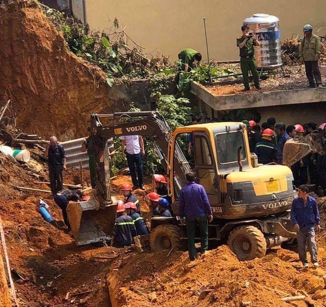 Lở đất tại công trình xây dựng ở Phú Thọ, ít nhất 3 người tử vong - 1