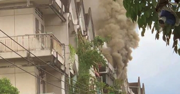 Cháy chung cư ở Sài Gòn, nhiều người hoảng loạn tháo chạy