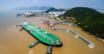 Trung Quốc đổ xô tích trữ, mua 50% dầu thô của Việt Nam