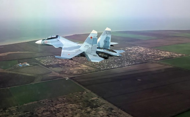 Máy bay Su-30 của Nga đâm xuống rừng - 1