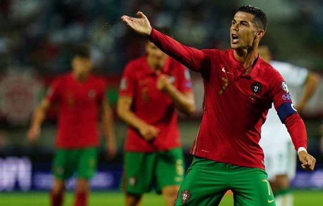 C.Ronaldo phá kỷ lục vĩ đại: Sao ngăn nổi người khổng lồ? - 4