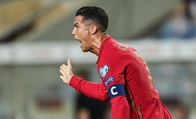 C.Ronaldo phá kỷ lục vĩ đại: Sao ngăn nổi người khổng lồ? - 3