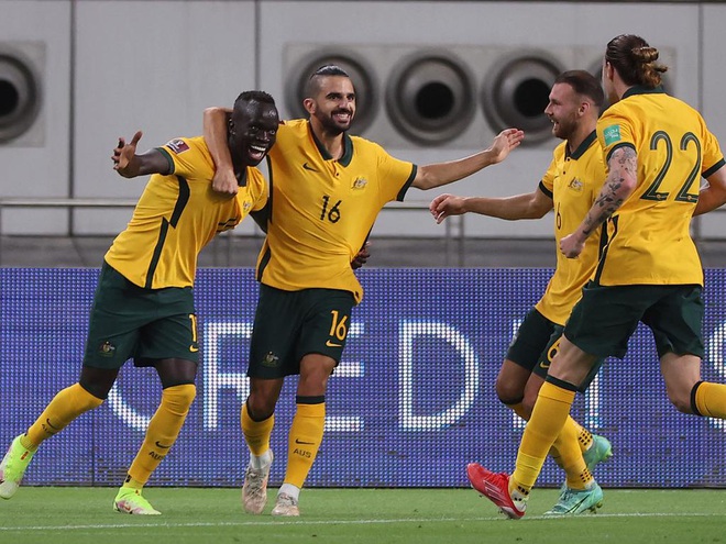Những miếng đánh lợi hại của Australia ở trận thắng đậm Trung Quốc - 1