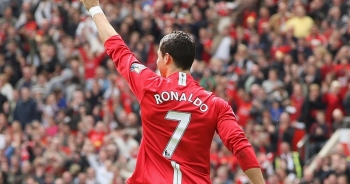 C.Ronaldo đeo băng đội trưởng ngay trong trận ra mắt Man Utd