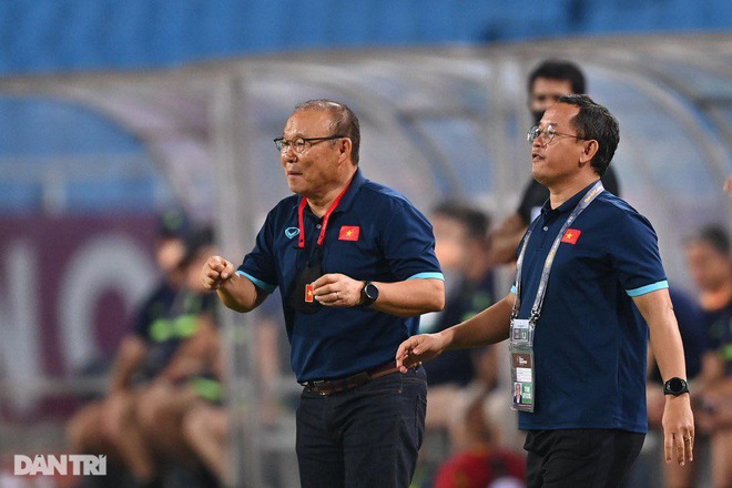 HLV Park Hang Seo triệu tập 32 cầu thủ chờ đấu Trung Quốc, Oman - 1
